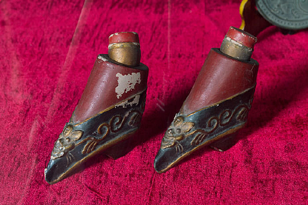 �������