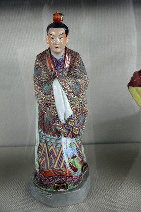 �ʴ���������