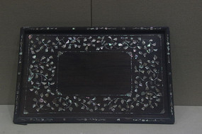 �����ľǶ�����֦����������