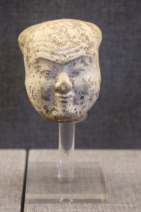 西周彩绘双髻陶俑头