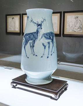 ��¹ͬ���໨��ƿ