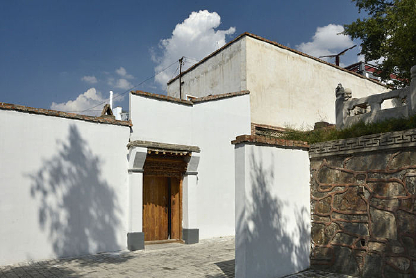 �ຣ��ɫ���