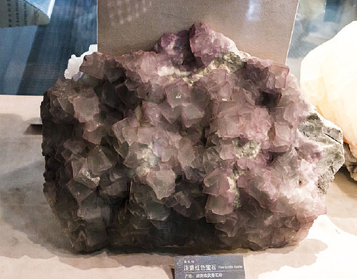 ���Ϻ�ɫөʯ