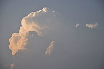 ����е�����