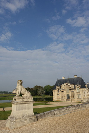 �е����Ǳ�С�Ǳ�