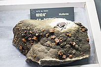 ��ɫ��Ǧ��