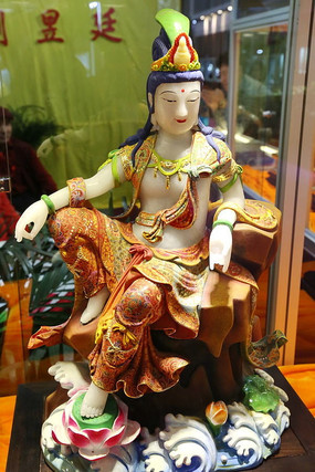 ��ɫ����������