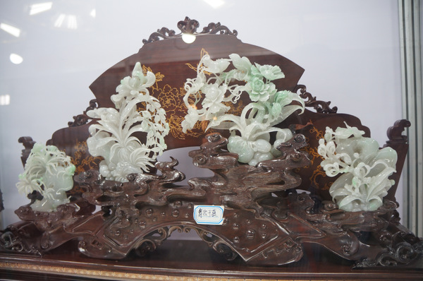 �������