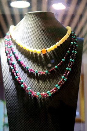 ��ɫ����