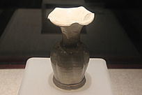 �δ����Ժ�Ҷ�ڹ����ƿ