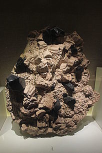 ɽ������ʯ