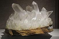 �Ĵ�����ʯӢ