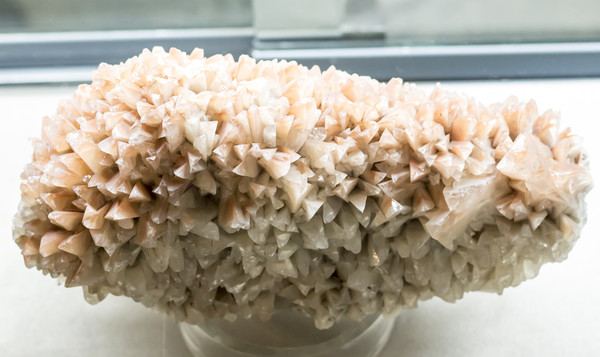 ��ɫ���η���ʯ