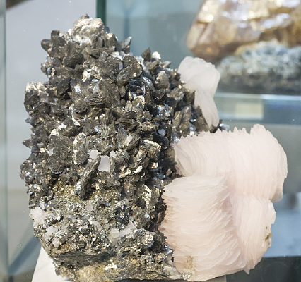 б���������뷽��ʯ