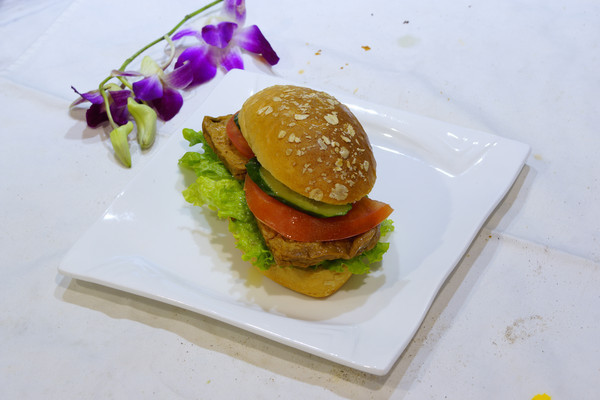 ��������