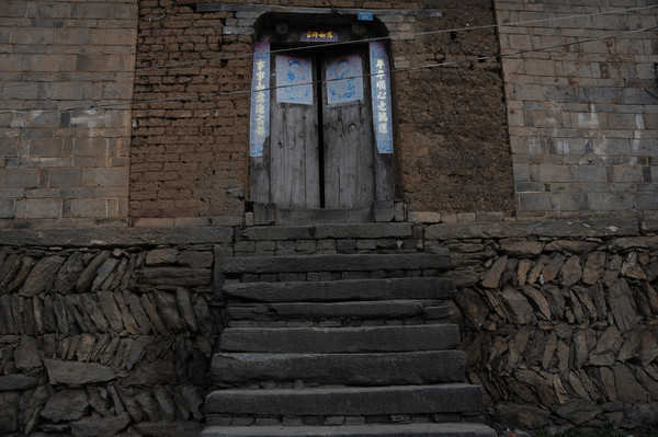 ��ǰ��ʯ̨�׵����