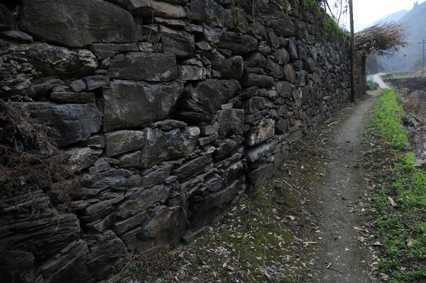 ���ǰ��С·