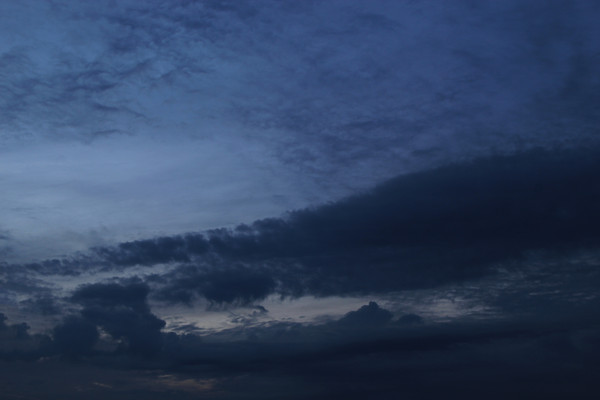 �����ɫ�ƺ�