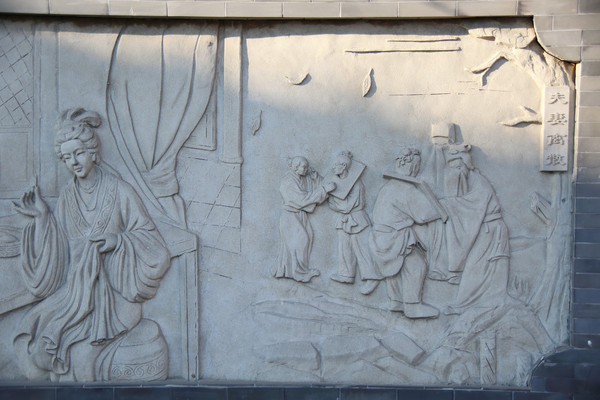 ��Ů���ڿ̷�����ɢ