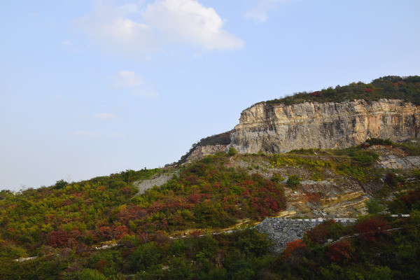 ��Ϊ�ƻ��Ĳ�ɫɽ��