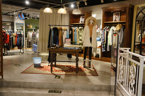 ��װר����