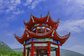 晴空之下的古风亭子