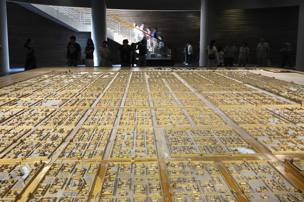 ����չ��