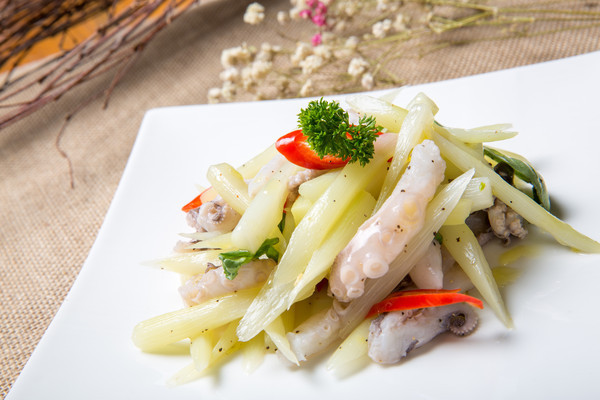 ����ݫ��