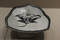 ����׵غڻ���֦��Ҷ����