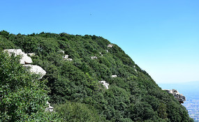 �����µ���ɫɽ��