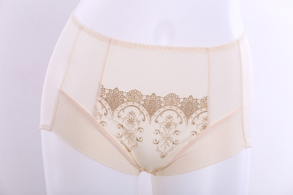 �ۻƵ�Ůʿ���µ׿�