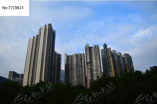 藍天白雲高樓大夏風景圖片