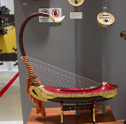 �������