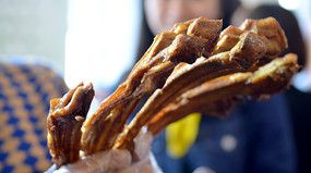 ��ɫ����