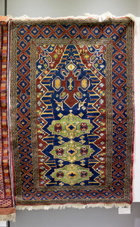 ��ɫ���λ�����ë̺