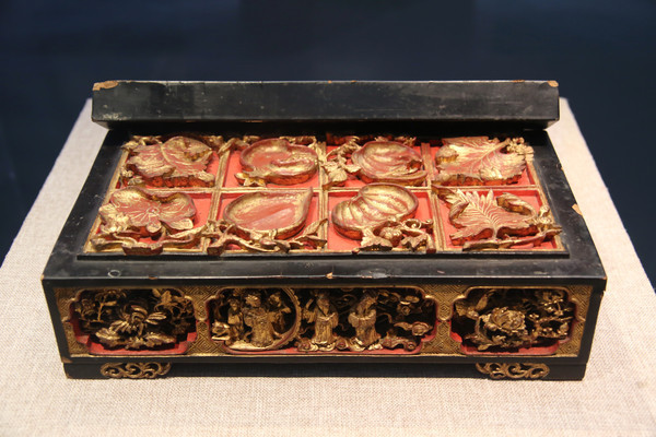 �������ľ��˱�ϻ