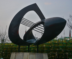 Ʒ