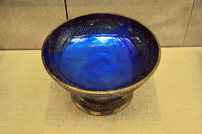 ���Զ�ͭ�ε�ʢ��