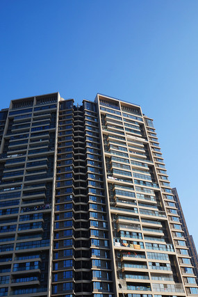 һ����ɫ�Ĵ�¥