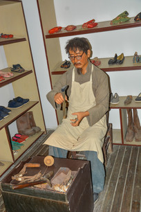 ����Ь��