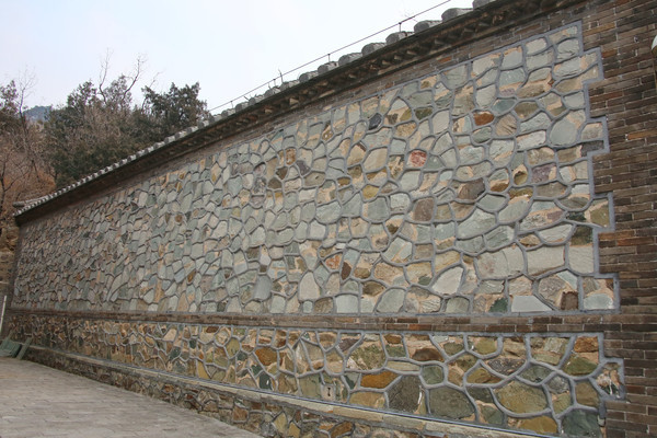 Ĩ��ʯǽ����