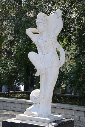 ��ɫ���ߵ���