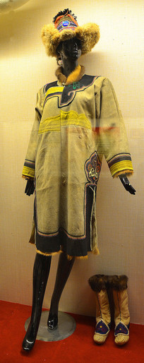 ���״���Ů�ӳ���Ƥ��