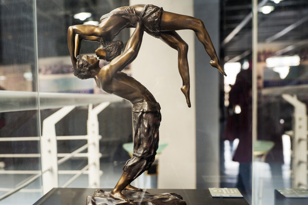 ���µ���