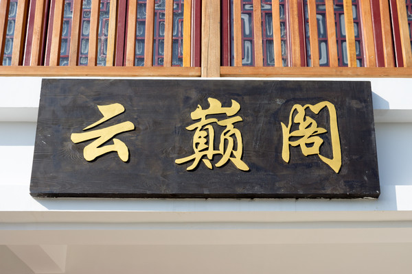 װ������