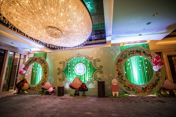 ��ɫ������