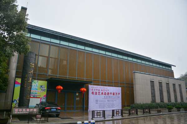 ����������