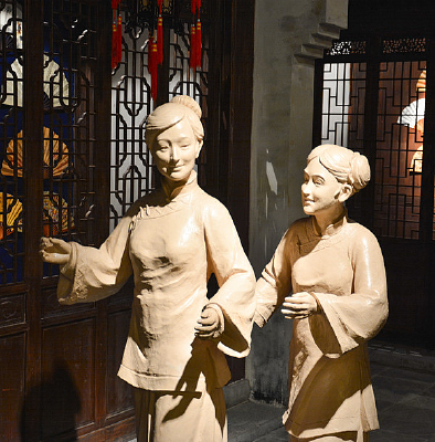 ������Ů��