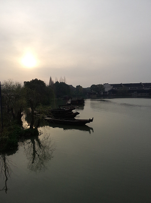 ����ˮ���Ա�ͣ���Ĵ�ֻ 