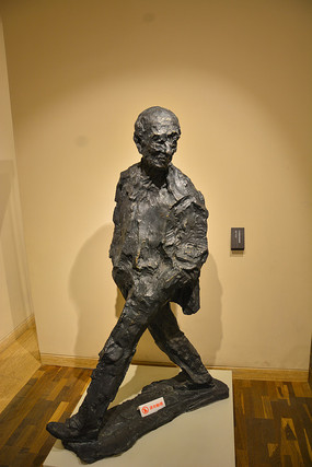 �����ܱ���